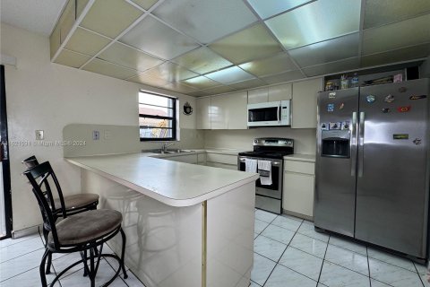 Condo in Hialeah, Florida, 3 bedrooms  № 1269185 - photo 5