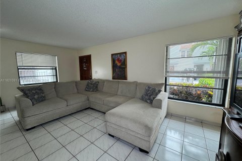 Copropriété à vendre à Hialeah, Floride: 3 chambres, 124.49 m2 № 1269185 - photo 3