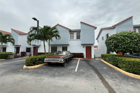 Condo in Hialeah, Florida, 3 bedrooms  № 1269185 - photo 1