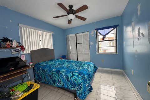 Condo in Hialeah, Florida, 3 bedrooms  № 1269185 - photo 12