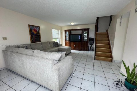 Condo in Hialeah, Florida, 3 bedrooms  № 1269185 - photo 4