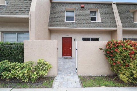 Townhouse in Pompano Beach, Florida 3 bedrooms, 120.77 sq.m. № 1007215 - photo 4