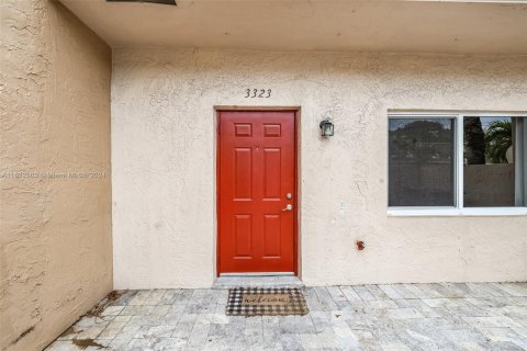 Townhouse in Pompano Beach, Florida 3 bedrooms, 120.77 sq.m. № 1007215 - photo 5