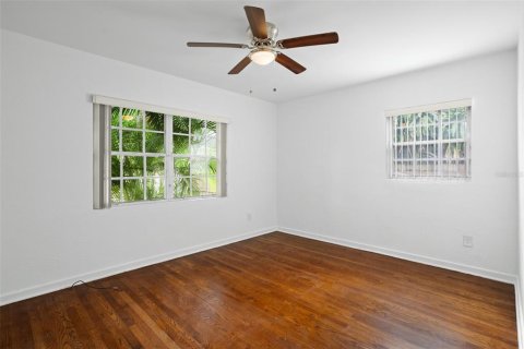 Commercial property in Orlando, Florida 6 bedrooms, 251.77 sq.m. № 1387507 - photo 23