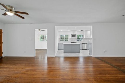 Commercial property in Orlando, Florida 6 bedrooms, 251.77 sq.m. № 1387507 - photo 8