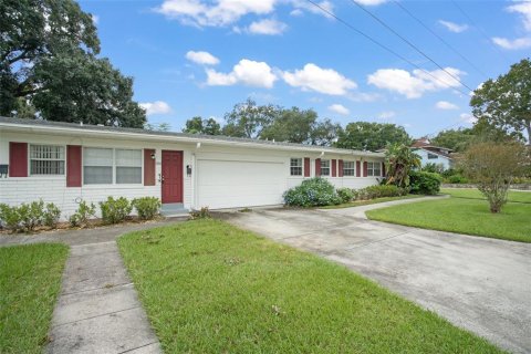 Commercial property in Orlando, Florida 6 bedrooms, 251.77 sq.m. № 1387507 - photo 3