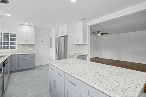 Immobilier commercial à vendre à Orlando, Floride: 6 chambres, 251.77 m2 № 1387507 - photo 12