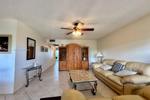 Condo in Coconut Creek, Florida, 2 bedrooms  № 1160885 - photo 19