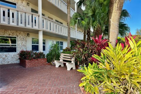 Condo in Coconut Creek, Florida, 2 bedrooms  № 1160885 - photo 5