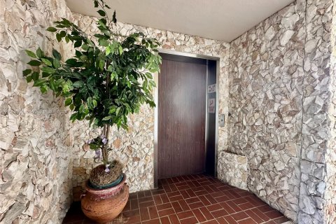 Condo in Coconut Creek, Florida, 2 bedrooms  № 1160885 - photo 6