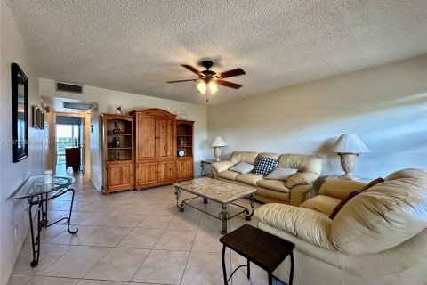 Condo in Coconut Creek, Florida, 2 bedrooms  № 1160885 - photo 16