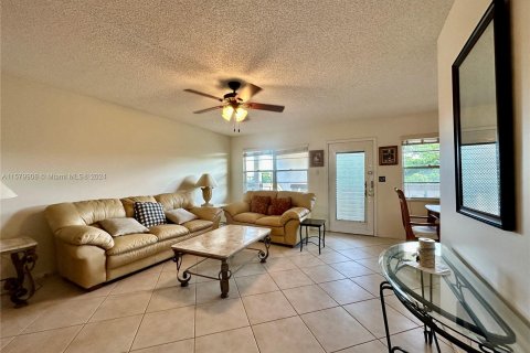 Condo in Coconut Creek, Florida, 2 bedrooms  № 1160885 - photo 18