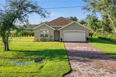 House in Punta Gorda, Florida 4 bedrooms, 175.86 sq.m. № 1399186 - photo 2