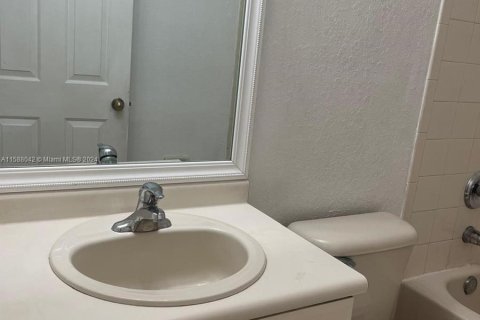 Townhouse in Homestead, Florida 3 bedrooms, 120.96 sq.m. № 1222964 - photo 9