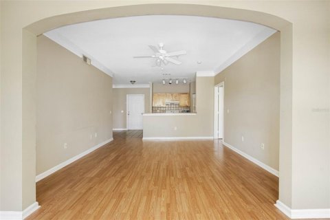 Condo in Tampa, Florida, 2 bedrooms  № 1419379 - photo 8