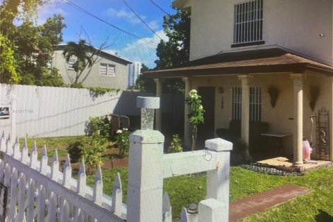 Купить коммерческую недвижимость в Майами, Флорида № 1165 - фото 1