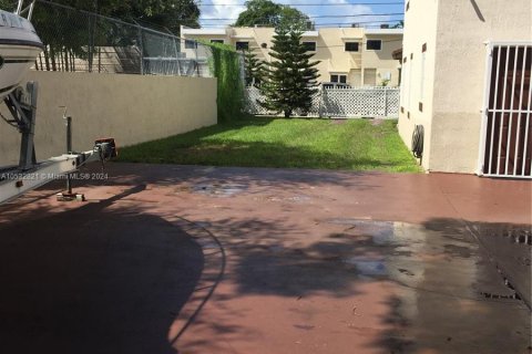 Casa en venta en Miami, Florida, 3 dormitorios, 141.21 m2 № 1166 - foto 4