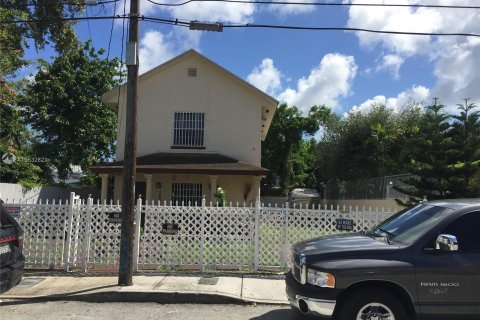 Купить виллу или дом в Майами, Флорида 3 спальни, 141.21м2, № 1166 - фото 2
