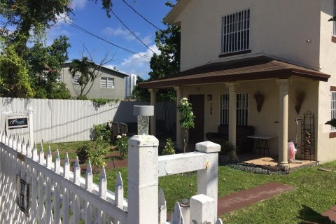 Casa en venta en Miami, Florida, 3 dormitorios, 141.21 m2 № 1166 - foto 1