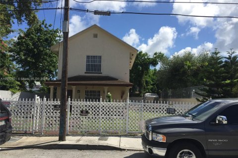 Villa ou maison à vendre à Miami, Floride: 3 chambres, 141.21 m2 № 1166 - photo 2