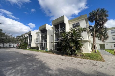 Copropriété à vendre à Sunrise, Floride: 2 chambres, 116.31 m2 № 1004821 - photo 2