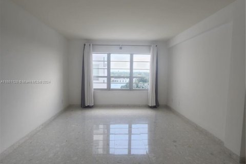 Condominio en alquiler en Bay Harbor Islands, Florida, 1 dormitorio, 106.84 m2 № 1368897 - foto 30