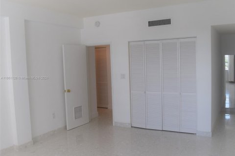 Copropriété à louer à Bay Harbor Islands, Floride: 1 chambre, 106.84 m2 № 1368897 - photo 28