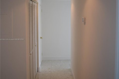 Condo in Bay Harbor Islands, Florida, 1 bedroom  № 1368897 - photo 25