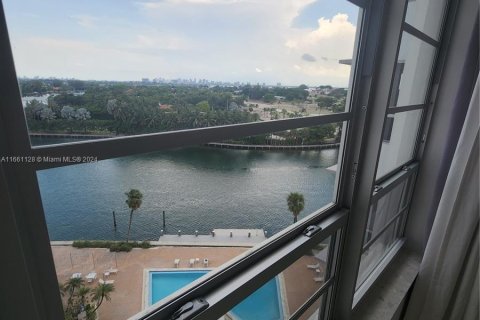 Condominio en alquiler en Bay Harbor Islands, Florida, 1 dormitorio, 106.84 m2 № 1368897 - foto 24