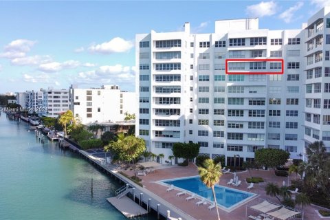 Condo in Bay Harbor Islands, Florida, 1 bedroom  № 1368897 - photo 3