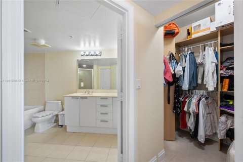 Condo in Sunny Isles Beach, Florida, 1 bedroom  № 1368899 - photo 16