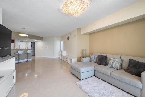 Condominio en alquiler en Sunny Isles Beach, Florida, 1 dormitorio, 92.9 m2 № 1368899 - foto 7