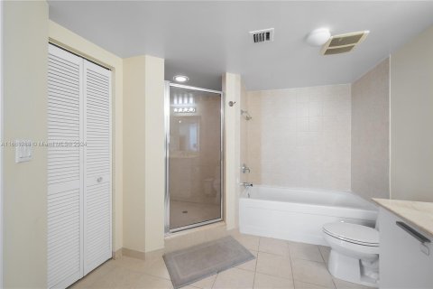 Condominio en alquiler en Sunny Isles Beach, Florida, 1 dormitorio, 92.9 m2 № 1368899 - foto 19