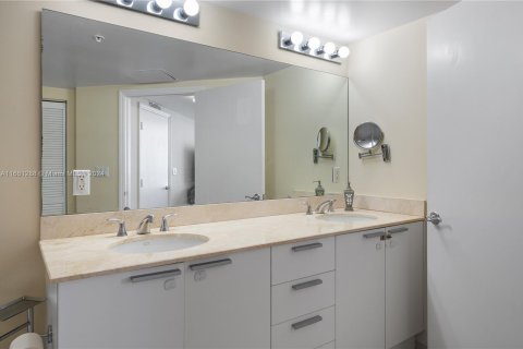 Condo in Sunny Isles Beach, Florida, 1 bedroom  № 1368899 - photo 18