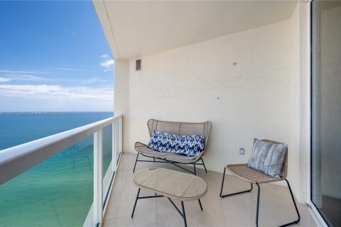 Condominio en alquiler en Sunny Isles Beach, Florida, 1 dormitorio, 92.9 m2 № 1368899 - foto 8