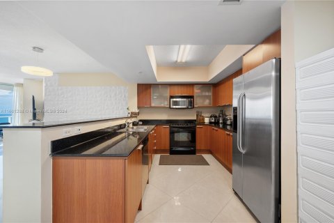 Condominio en alquiler en Sunny Isles Beach, Florida, 1 dormitorio, 92.9 m2 № 1368899 - foto 3