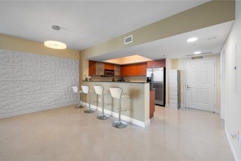 Condominio en alquiler en Sunny Isles Beach, Florida, 1 dormitorio, 92.9 m2 № 1368899 - foto 4