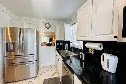 Condo in Lauderhill, Florida, 2 bedrooms  № 1232161 - photo 5