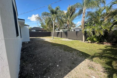 House in Pembroke Pines, Florida 3 bedrooms, 141.77 sq.m. № 1232198 - photo 5