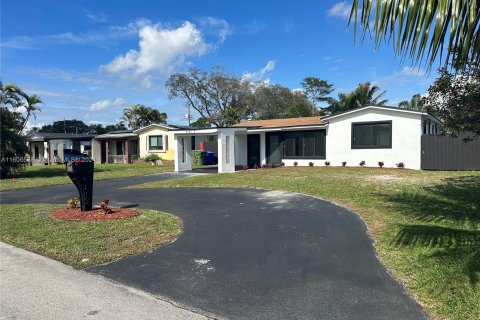 Villa ou maison à vendre à Pembroke Pines, Floride: 3 chambres, 141.77 m2 № 1232198 - photo 1