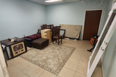 Propiedad comercial en venta en Opa-locka, Florida № 1291705 - foto 10