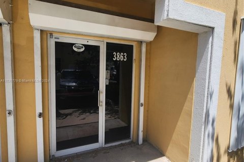 Propiedad comercial en venta en Opa-locka, Florida № 1291705 - foto 7