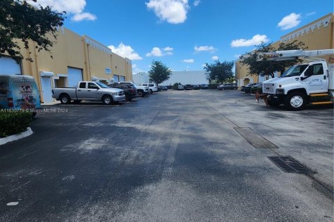 Immobilier commercial à vendre à Opa-locka, Floride № 1291705 - photo 6