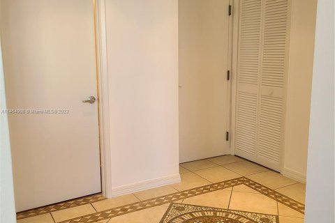 Copropriété à vendre à Miami, Floride: 1 chambre, 96.8 m2 № 758822 - photo 8