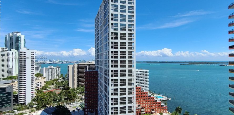 Condominio en Miami, Florida, 1 dormitorio  № 758822