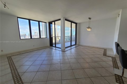 Condominio en venta en Miami, Florida, 1 dormitorio, 96.8 m2 № 758822 - foto 18