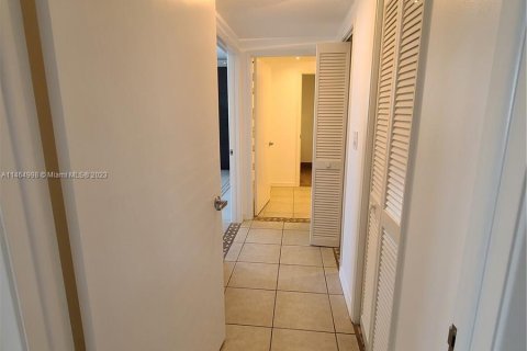 Condo in Miami, Florida, 1 bedroom  № 758822 - photo 22