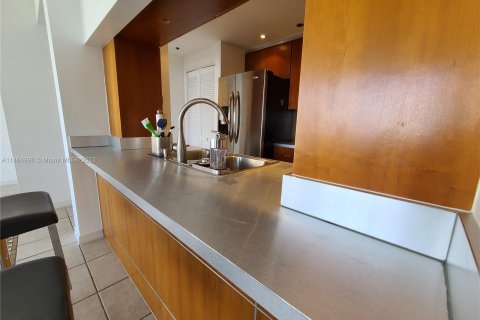 Condo in Miami, Florida, 1 bedroom  № 758822 - photo 13