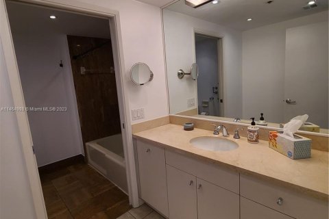 Condo in Miami, Florida, 1 bedroom  № 758822 - photo 23