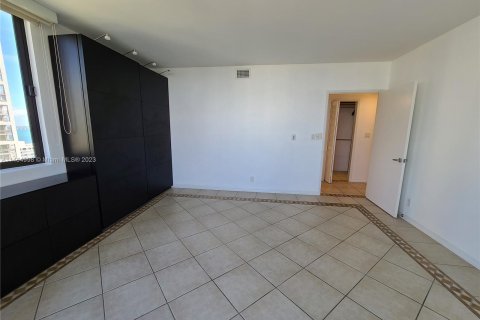 Condominio en venta en Miami, Florida, 1 dormitorio, 96.8 m2 № 758822 - foto 28